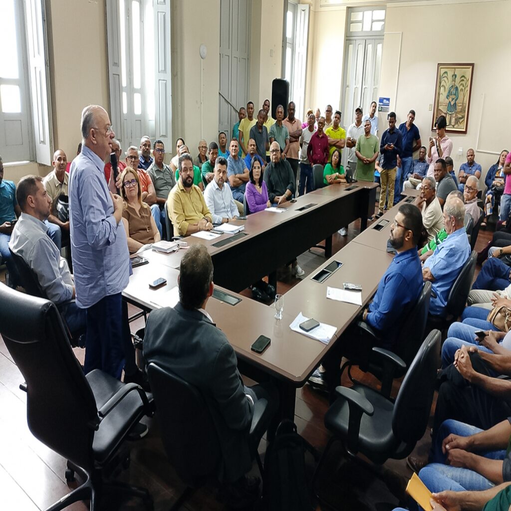 Prefeito José Ronaldo reúne agentes e administradores distritais para fortalecer trabalho conjunto