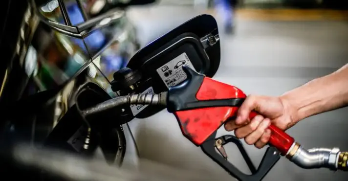 Governo aumenta etanol na gasolina, mas preço deve continuar o mesmo