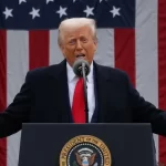 Trump fala com 35 líderes e ignora Lula enquanto taxa Brasil em 50%