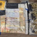 Mulher suspeita de gerenciar tráfico é presa com drogas, munições e quase R$ 30 mil em Feira