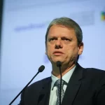 O Brasil não aguenta mais o PT e nem o Lula, diz Tarcísio