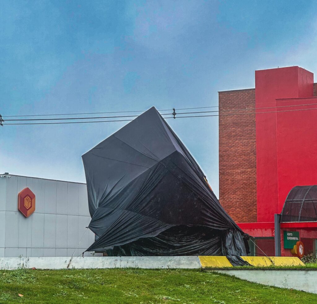 Letreiros da UNEF são retirados e clima de suspense toma conta de Feira de Santana