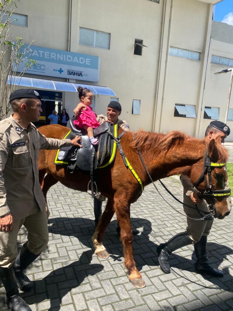 HEC recebe projetos “Alegria a Galope” e “Galopes da Beleza” em parceria com Cavalaria da PMBA