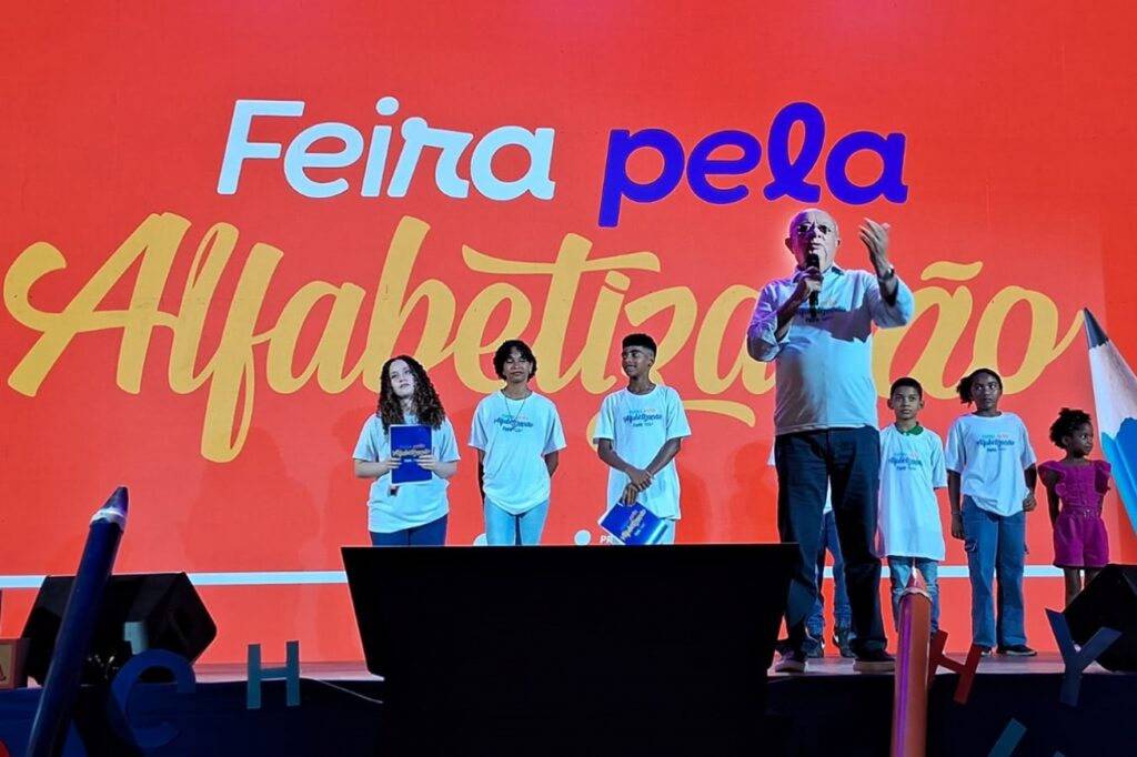 Seduc lança pacto para garantir a alfabetização em Feira até o 2º ano