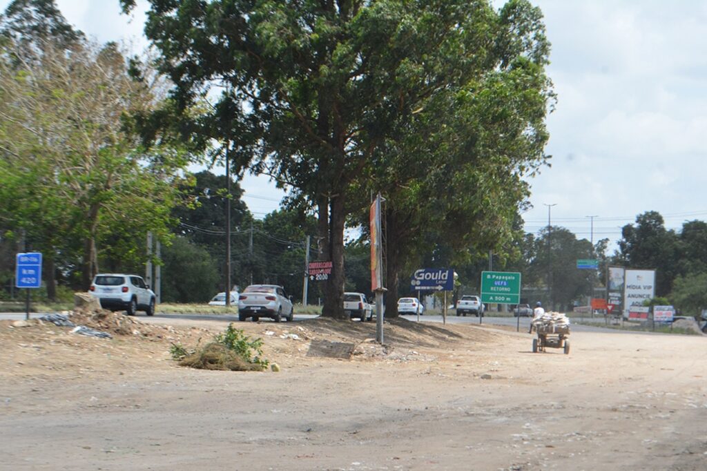 Prefeitura intensifica fiscalização contra descarte irregular de lixo na Avenida Transnordestina