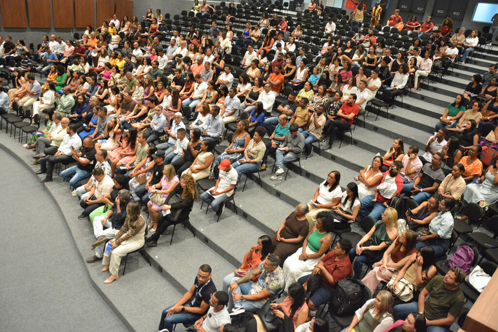 Prefeitura empossa mais 128 novos servidores públicos municipais