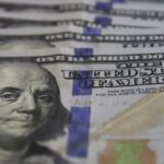Dólar opera em alta após novos dados do Boletim Focus