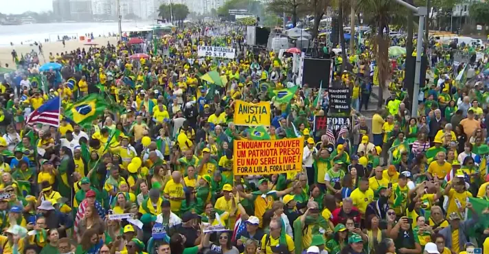 Reaja, Brasil: multidões lotam as ruas em vários Estados