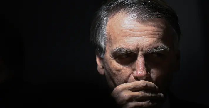 Bolsonaro pede autorização a Moraes para fazer procedimento médico