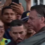 Jair Bolsonaro chega a hospital no DF para procedimento médico