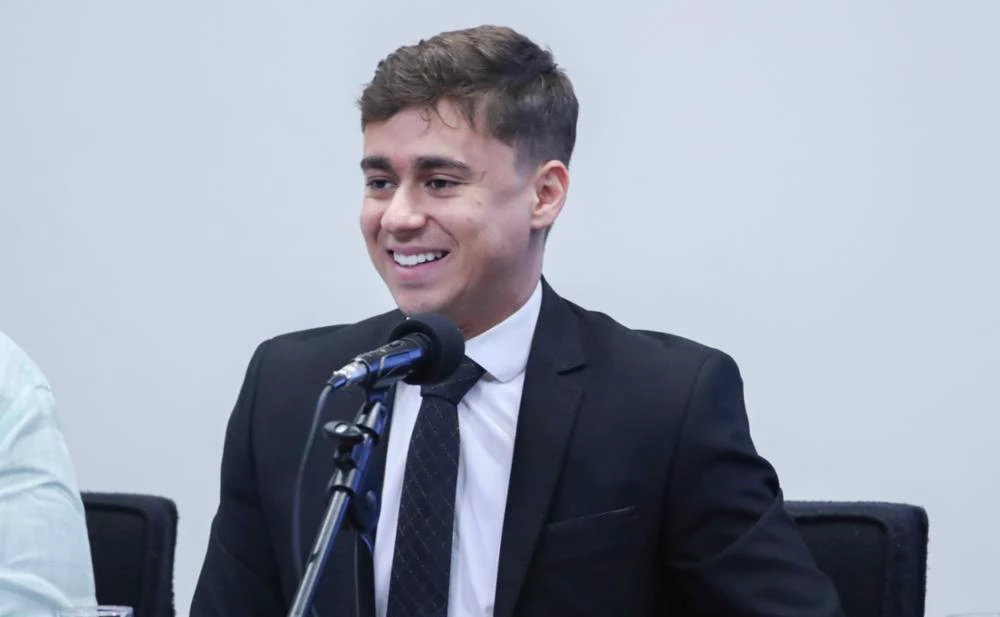 ‘Gritar sem anistia é fácil…difícil é saber quem você é sem a Sandy’