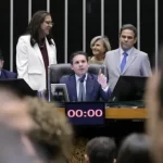 Depois de longa discussão, PEC das Prerrogativas é aprovada na Câmara