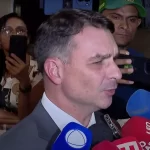 Flavio afirma que Jair Bolsonaro chegou a parar de respirar
