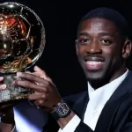 Dembelé, do PSG, ganha o troféu Bola de Ouro