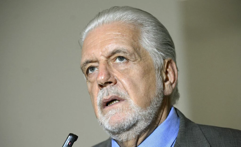 Líder de Lula diverge do PT e apoia redução de penas do 8/1