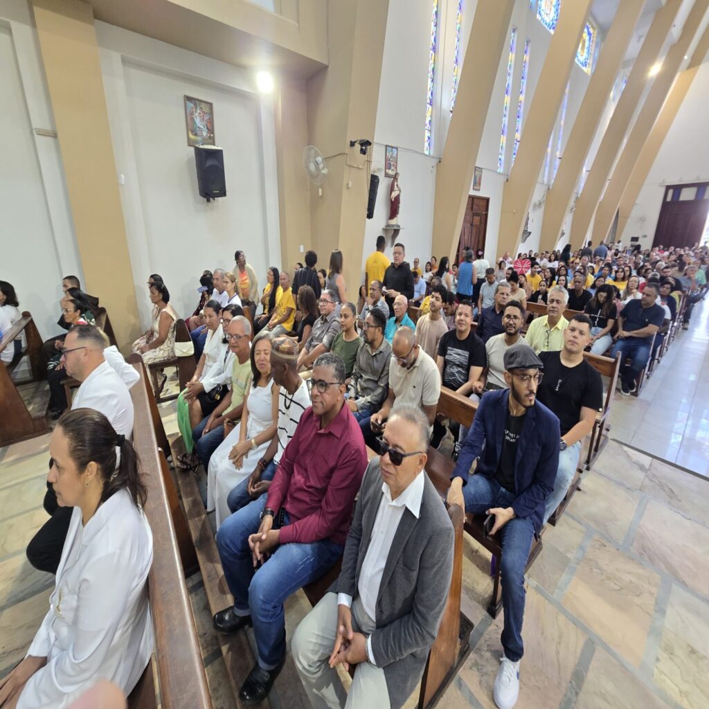 Rádios Sociedade News e Princesa FM celebram aniversário com missa em ação de graças