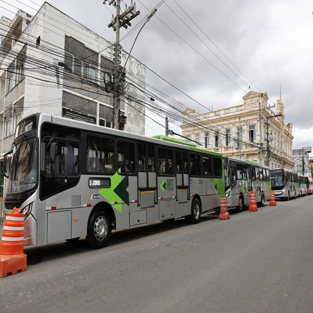Prefeitura de Feira reforça transporte coletivo para região da Artêmia Pires com mais cinco ônibus