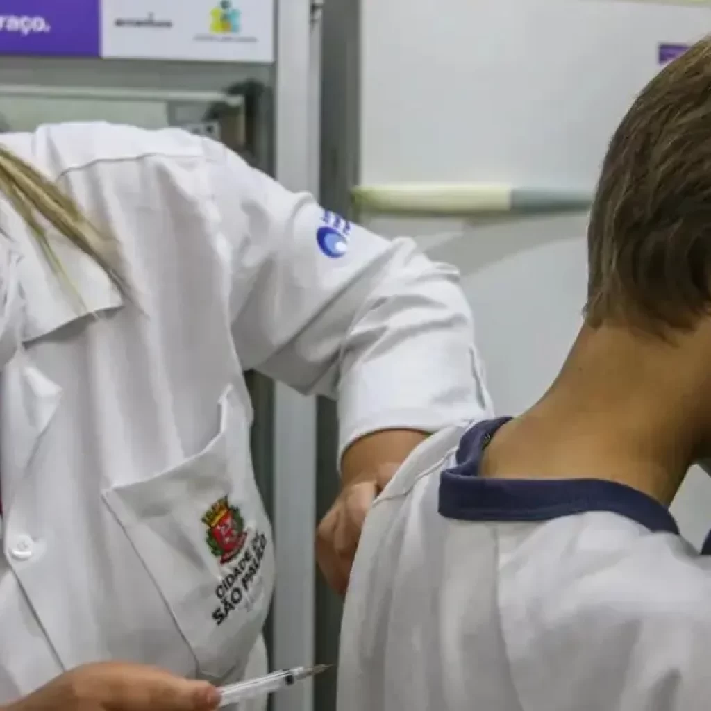 Vacina contra HPV reduz em até 67% lesões pré-cancerosas e em 58% casos de câncer do colo do útero no Brasil, aponta estudo da Fiocruz