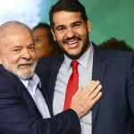 Lula diz a aliados que deve escolher Messias para o STF