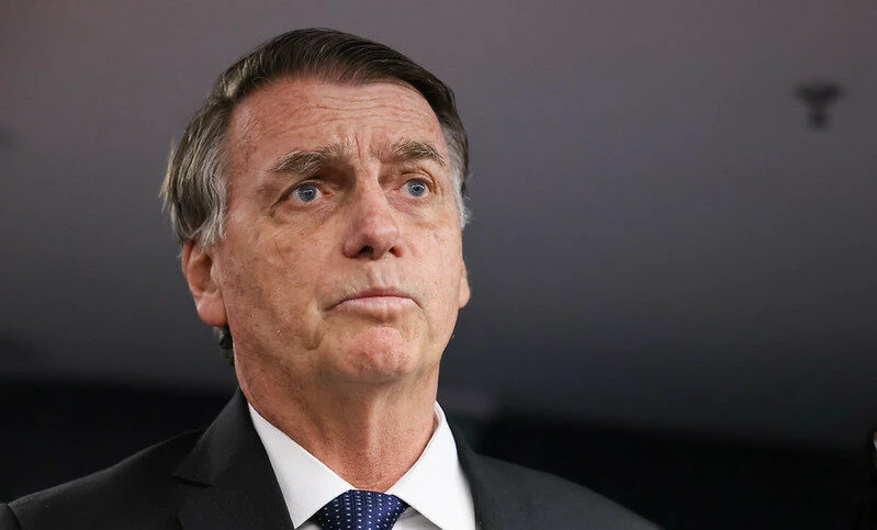 Médico de Bolsonaro fala sobre crises de soluços e vômitos