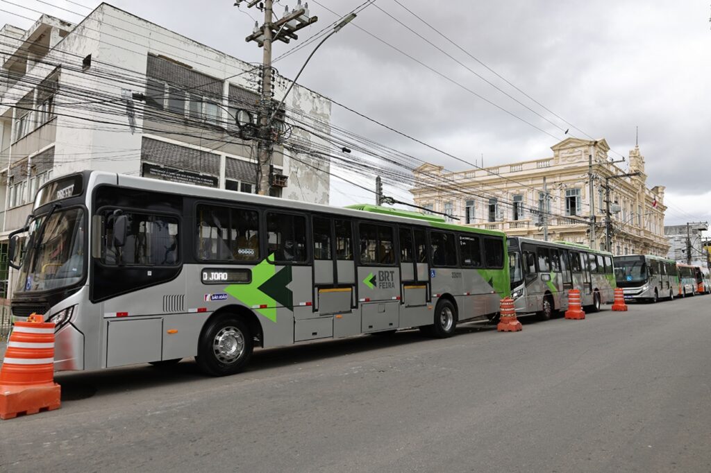 Prefeitura de Feira reforça transporte coletivo para região da Artêmia Pires com mais cinco ônibus
