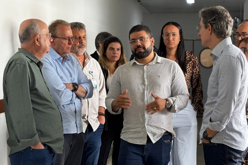 Prefeito e secretários visitam o Hospital Couto Maia, referência em modelo de parceria público-privada