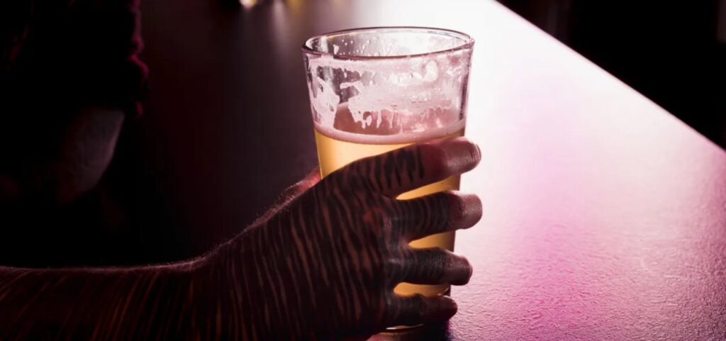 Homem morre em Feira de Santana por suspeita de intoxicação por metanol