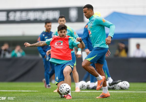 Quase completa, Seleção faz segundo treino em Seul de olho na Coreia