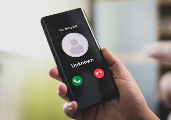 ‘Golpe da voz’: chamadas silenciosas podem servir para clonagem de voz com IA