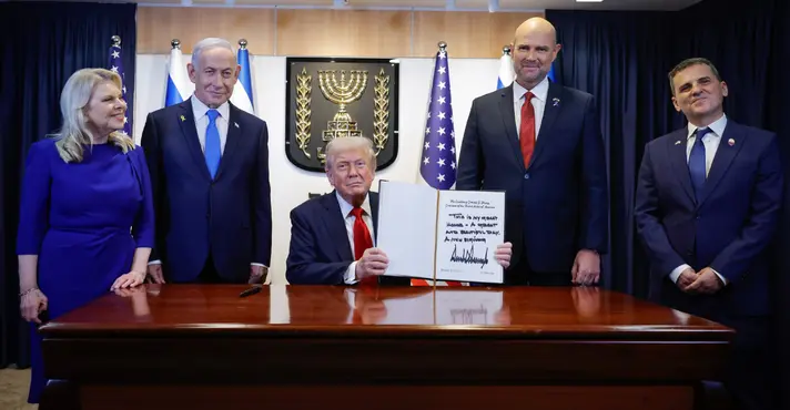 Donald Trump chega a Israel depois de cessar-fogo em Gaza