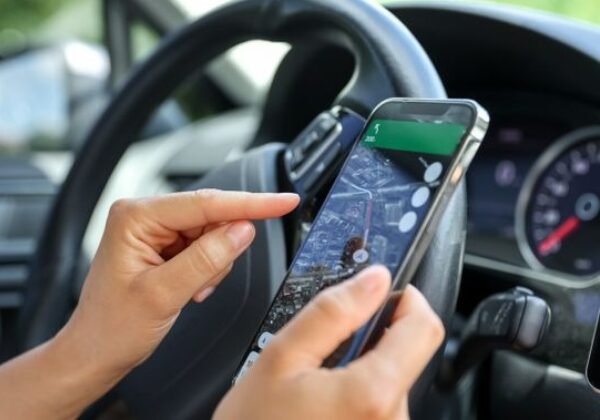 Câmara aprova lei que pode multar Uber em R$ 250 mil por exclusão de motoristas