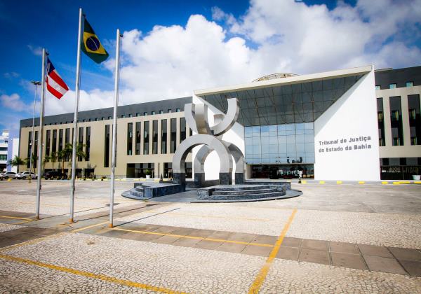 Nove desembargadores da Bahia receberam supersalários em setembro; veja valores