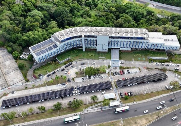 Salário turbinado: Governador sanciona aumento de 9% para servidores de tribunais na Bahia