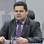 Alcolumbre atende governo e adia análise dos vetos de Lula à flexibilização de regras do licenciamento ambiental