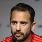 Everton Ribeiro revela diagnóstico de câncer na tireoide e tranquiliza após cirurgia