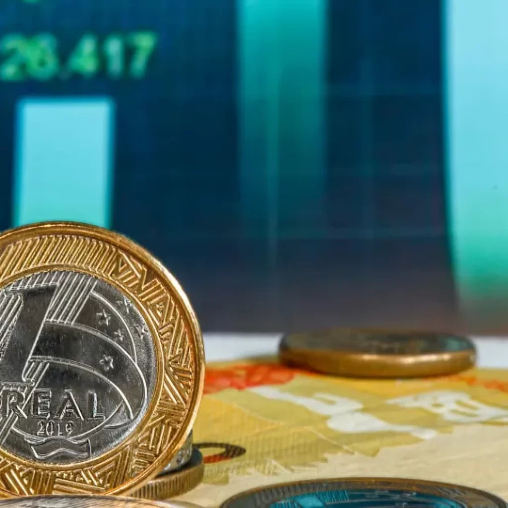 Focus: Selic no fim de 2025 continua em 15,00%; 2026 segue em 12,25%