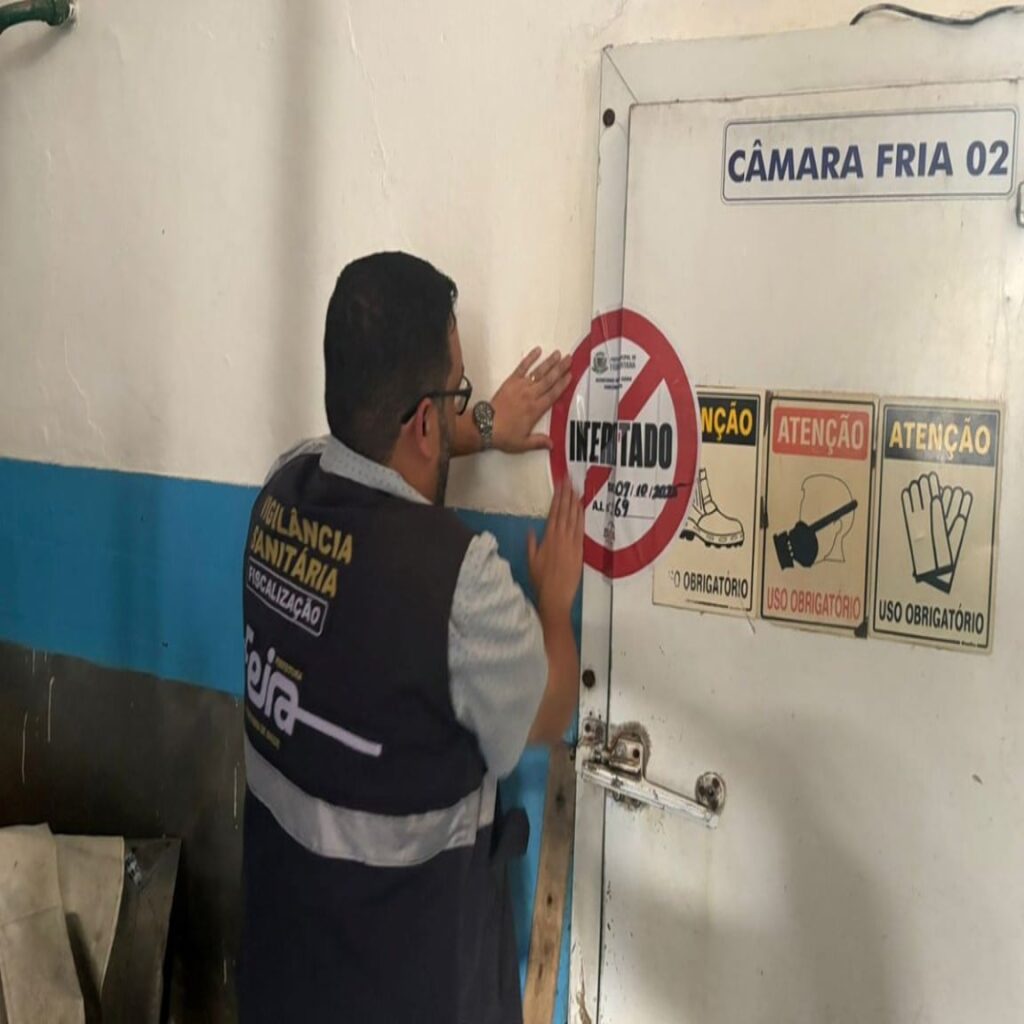 Vigilância Sanitária interdita fábrica de gelo em Feira de Santana por irregularidades