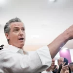 Governador democrata da Califórnia critica ausência dos EUA na COP30