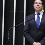 Moraes manda cassar Ramagem e ordena a perda do cargo de delegado