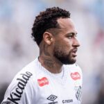 Neymar sofre nova lesão no joelho e deve desfalcar o Santos até o fim da temporada