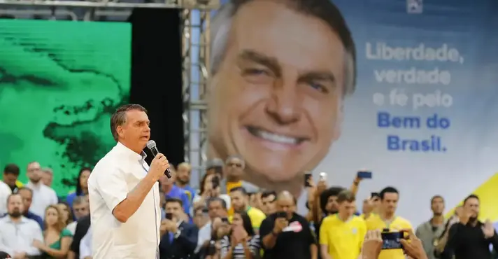 PL corta salário de R$ 42 mil pagos a Bolsonaro