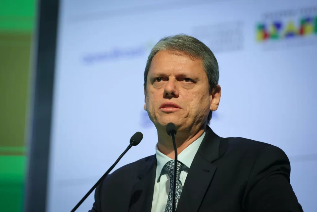 Nome da direita ao Planalto sairá no começo de 2026, diz Tarcísio