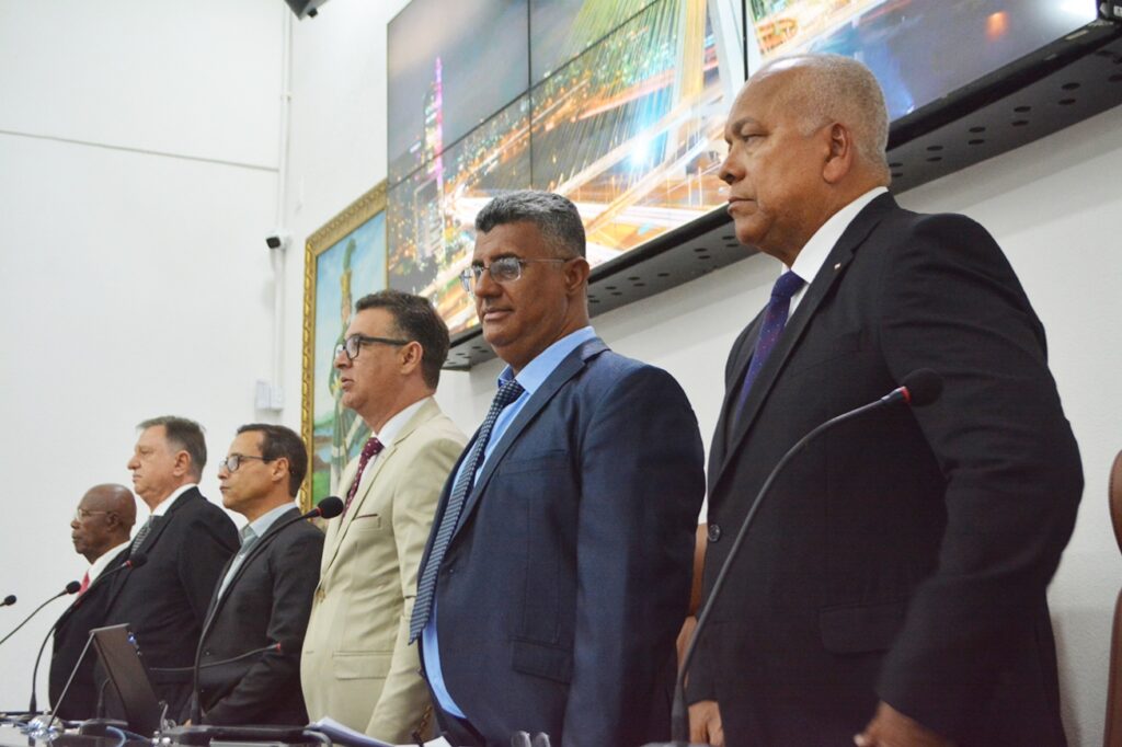 Secretário de Comunicação Joilton Freitas recebe honraria durante Sessão na Câmara