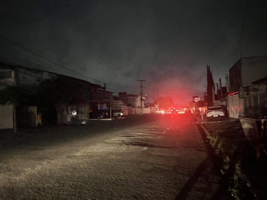 Queda de energia atinge diversos bairros de Feira de Santana no fim da tarde desta quinta-feira (20)