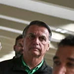 Bolsonaro teve ‘crise acentuada’ de soluços na prisão, diz Carlos