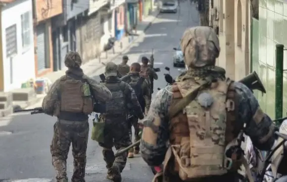 Pesquisa mostra que mais de 60% dos moradores do Rio aprovam operação no Alemão e na Penha