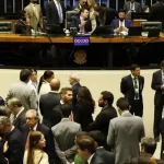 Câmara aprova ampliação da licença-paternidade para 20 dias