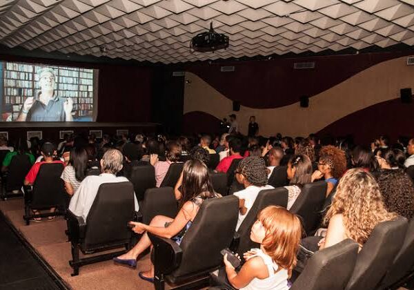 Prefeito sanciona lei que obriga cinemas de Salvador a iniciarem filmes no horário marcado