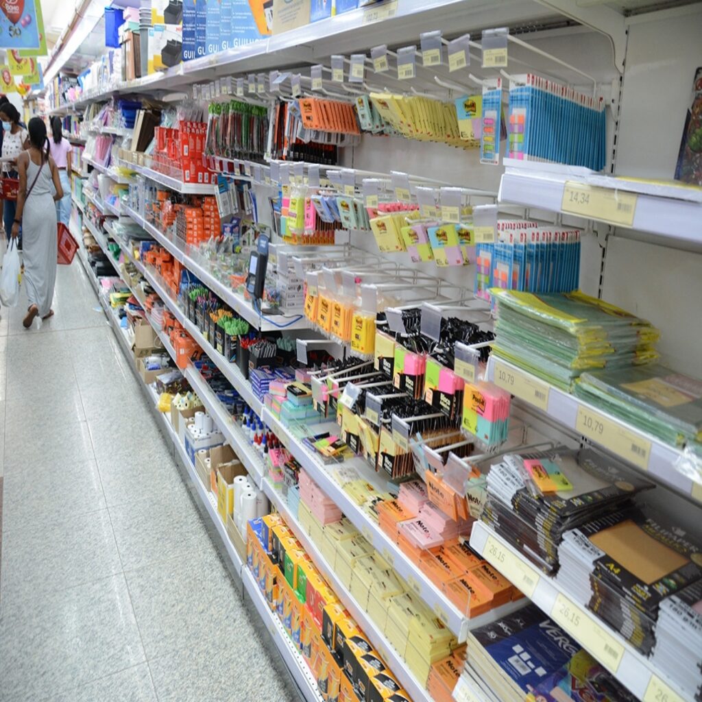 Procon promove encontro para orientar escolas e famílias sobre itens permitidos na lista de material escolar