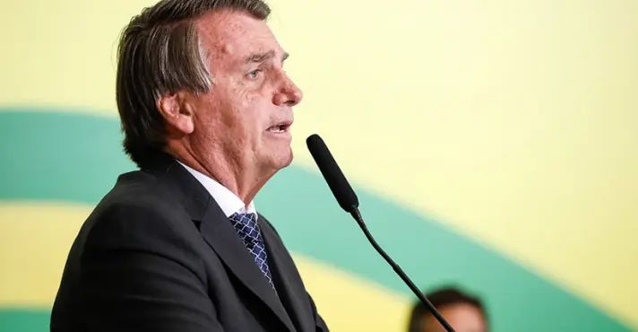 Médicos detectam duas hérnias e recomendam cirurgia a Jair Bolsonaro